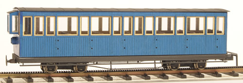 Ferro Train 1401-03 - 4 axle 15 window closed platform coach, blue